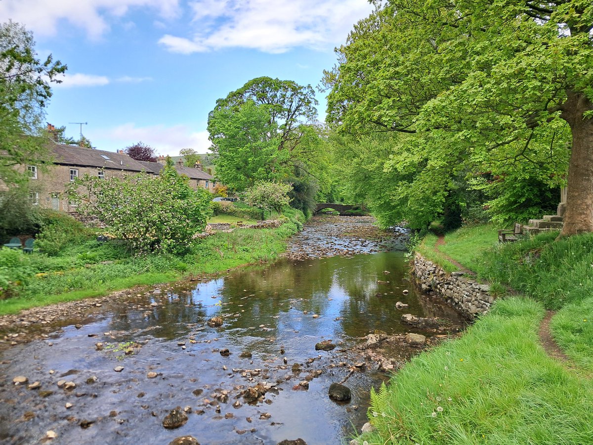 CB_cycles's tweet photo. After a monster headwind I arrived in Clapham, gateway to the Dales. Which is every bit as picture postcard Dales as you would expect π #cycling #weekendride #NorthYorkshire #YorkshireDales 6/8 https://t.co/3UFVCLaHHA