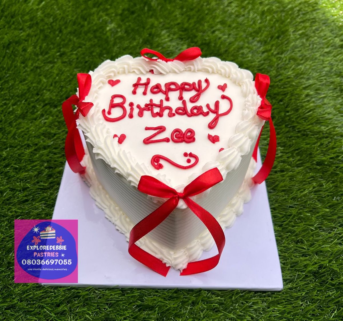 ExploreDebbie's tweet photo. Who says small cakes can’t do the job? 😌🎂
Our 6 by 2 inches cake goes for just ₦10,500 and can serve about 10–15 people depending on how you slice it ✨
Affordable, tasty, and perfect for small celebrations in Port Harcourt 📍
To order/Whatsapp: 08036697055
#PHCakeVendor #cake https://t.co/dtSqCMx6dn