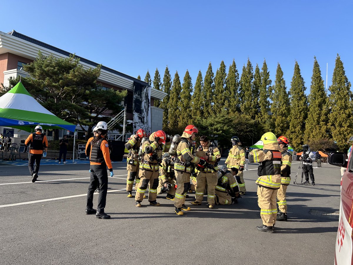 jinjucityhall's tweet photo. 🚨국민과 함께하는 2026 안전한국훈련🚨
 
📅 2026. 5. 11.(월) ~ 5. 22.(금)

진주시는 시민 안전을 위해
‘2026 재난대응 안전한국훈련’을 실시합니다 😊

실제 상황에 가까운 훈련을 통해
재난 발생 시 더 안전한 진주를 만들어가겠습니다 💙

#진주 #안전한국훈련 #재난대응 #재난안전 #안전훈련 https://t.co/sjawFs7Siw