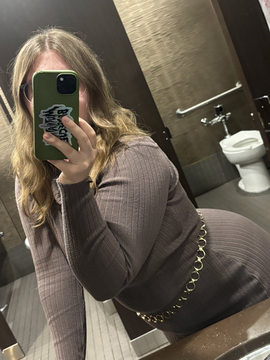 Bug 🐌 {18+} tweet media