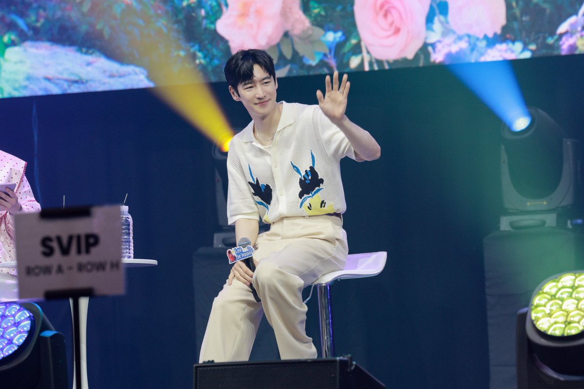 온리 tweet media
