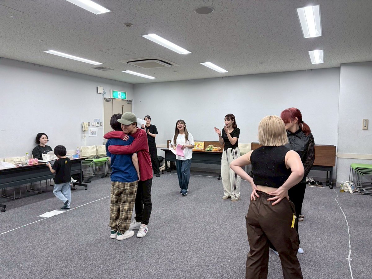 team_soragumi's tweet photo. 皆様こんばんは✨
本日の稽古の様子です💭

な、な、なんと、、、！！！
ダンサーがついに揃いました😭🌟
今回もかのゆりさんと踊れること、光栄に思っております🥹🫶🏻
本日で本番までちょうど1ヶ月！！！
ダンサーみんなで力合わせてパワー出していきます🔥

皆様お楽しみに☺️ https://t.co/ea1MjhEH8d