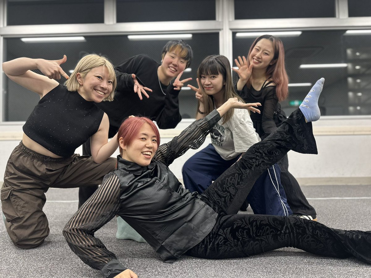team_soragumi's tweet photo. 皆様こんばんは✨
本日の稽古の様子です💭

な、な、なんと、、、！！！
ダンサーがついに揃いました😭🌟
今回もかのゆりさんと踊れること、光栄に思っております🥹🫶🏻
本日で本番までちょうど1ヶ月！！！
ダンサーみんなで力合わせてパワー出していきます🔥

皆様お楽しみに☺️ https://t.co/ea1MjhEH8d