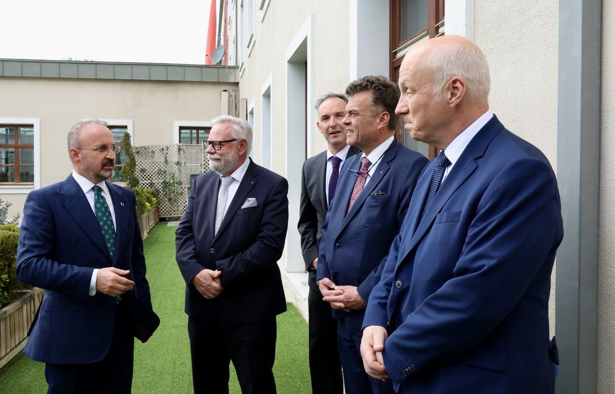 turanbulent's tweet photo. Ülkemiz ile Çekya arasında uzun yıllara dayanan dostluk ve karşılıklı saygıya dayalı ilişkilerin daha da güçlenmesine katkı sağlayacak önemli bir görüşme gerçekleştirdik.

İçişleri Bakanlığımızda ağırladığımız Çekya Heyeti ile ülkelerimiz arasındaki işbirliği alanlarını, bölgesel gelişmeleri ve ortak çalışma başlıklarını kapsamlı şekilde değerlendirdik.

Köklü mazimize yakışır bir samimiyet ve çözüm odaklı anlayış içerisinde gerçekleşen görüşme için Çekya Senatosu Bşk Yrd sn Jiri OBERFALZER’e ve heyetine bakanlığımız adına teşekkür ediyoruz.

@TC_icisleri
@SenatCZ