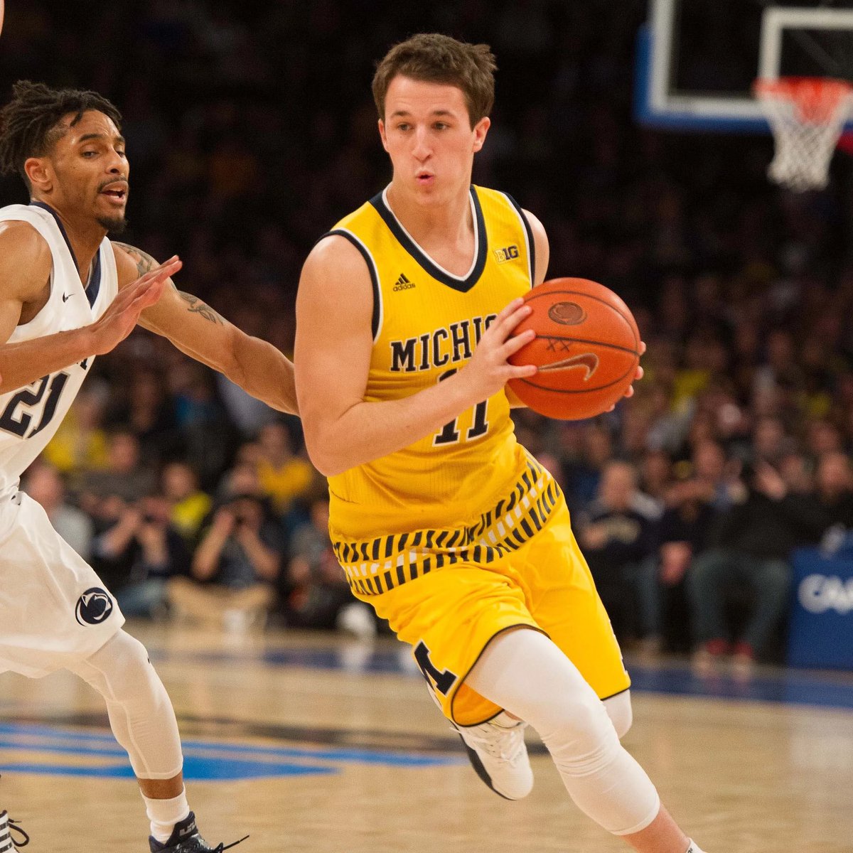 MrBrackets3's tweet photo. 🏀Random CBB Player of the Day

Andrew Dakich, Michigan🟦🟨/Ohio State🟥⬜️ #GoBlue #GoBucks https://t.co/zKnbsQWXi3