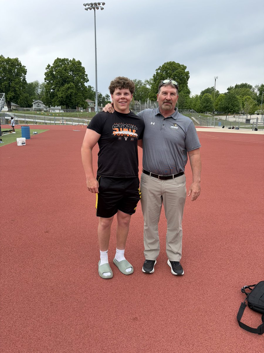 BenBooth61's tweet photo. Thanks @coachmontyroe for stopping by and talking with me about @LindenwoodFB! https://t.co/b796Z7VFJH