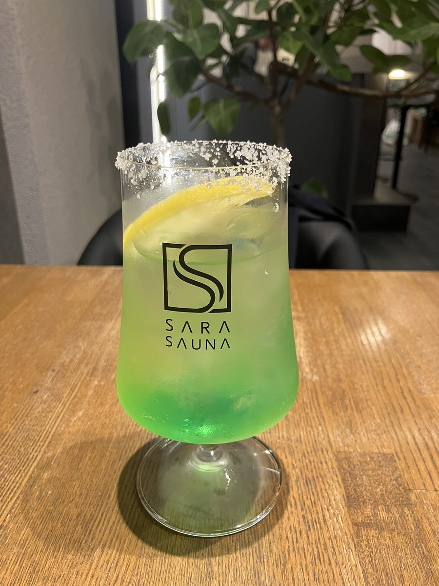 polerbear_st9's tweet photo. 会員制サウナSARA SAUNAさんへにビジター枠でお邪魔してきました。
お目当てだった薪ストーブは夕方からだったのでそれはおあずけですが、背中を預けられるサウナ室、バケツシャワー、潜水可能な深い水風呂などなど、楽しい設備でした。
#岡山サウナ
#sarasauna https://t.co/XyEP99fXxA
