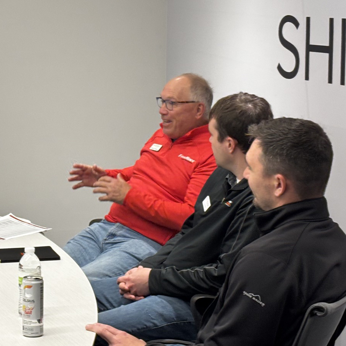 FoodlinerTrans's tweet photo. Last week, leaders from across Foodliner/Quest Liner came together for their annual manager meetings. The two-day event included hands-on training, small- and large-group discussions, and opportunities for managers to connect with peers. 

 #Foodliner #QuestLiner #Trucking https://t.co/mXImGEIkES