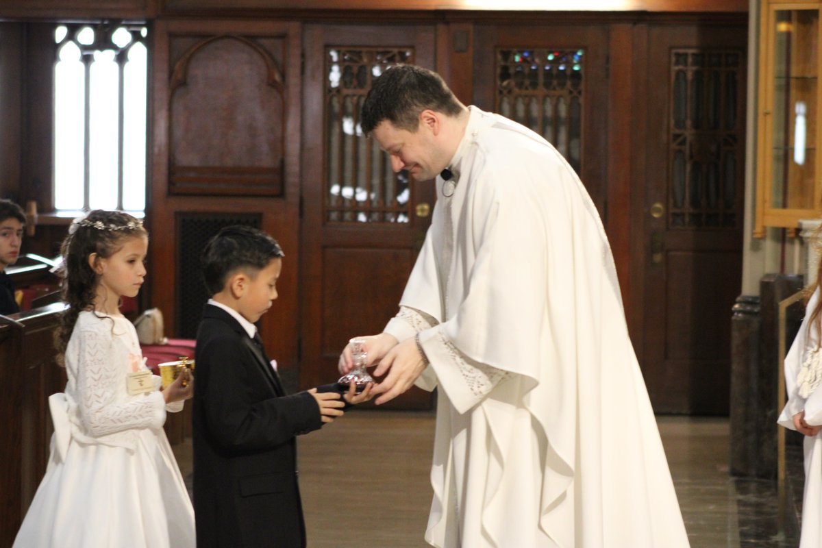 ChiViator's tweet photo. Proud of our 2nd Grade students who just made their First Communion. We are excited to watch their faith develop. See more photos in the blog post: https://t.co/1QY043riKw
#StViatorChicago #fostercommunity #ChicagoCatholicSchools #CatholicSchoolDifference #FirstCommunion https://t.co/alnWHjL5dN