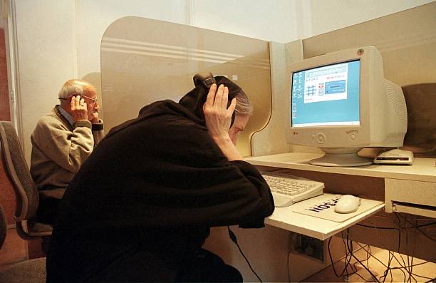 25YearsAgoLive's tweet photo. Iranians use a cyber cafe in Tehran.

While the World Wide Web grows increasingly-popular, and available, the Iranian regime is considering ways in which to limit Internet use among its citizens. https://t.co/6XJc1ppUbs