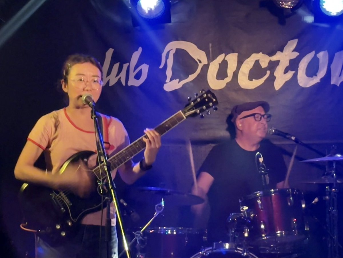 m527y's tweet photo. 今夜は仕事帰りにふらりと #荻窪clubDoctor へ🚶
迫力満点サイコーのスリーマンでパワーチャージ満タンですっ💪😆✨✨✨
#GOOFY18 #1000sofcats #SuperFunDownUnder #live https://t.co/8rtW6mX9AQ