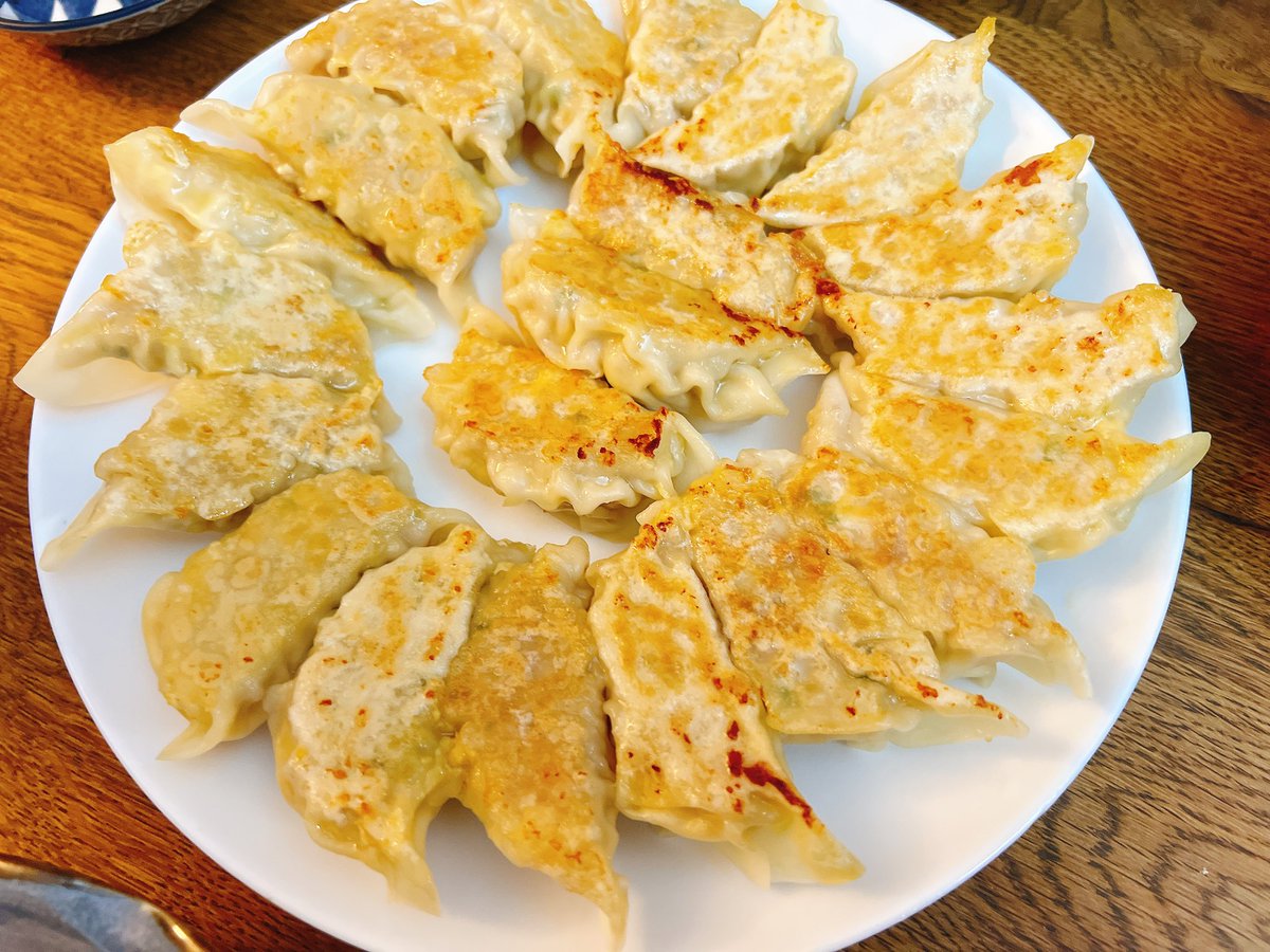 zain666's tweet photo. 昨日の晩御飯！！

フライパンが新しくなったので
焼き加減が(⌒-⌒; )

お供は謳歌！
紅茶の香りを感じる芋焼酎！
美味しい😋
新たに開封‼️
常備しています(⌒▽⌒) https://t.co/p90HMjtiCm