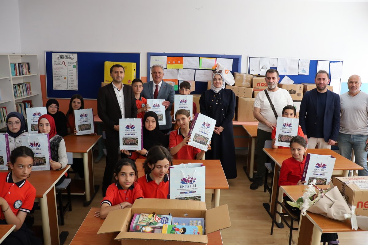 termalbld's tweet photo. Bugün Gökçedere Ortaokulumuzda paylaşmanın, dayanışmanın ve kitap sevgisinin en güzel örneklerinden birine hep birlikte tanıklık ettik. 📚

Okulumuza gerçekleştirdikleri anlamlı ziyaret ve kitap destekleri dolayısıyla TOKİ Güneşpark Evleri Kız Anadolu İmam Hatip Lisesi Proje Okulu idareci, öğretmen ve öğrencilerine teşekkür ediyoruz.

Paylaştıkça çoğalan iyiliklerin ve eğitime verilen desteğin daim olmasını diliyoruz. 🤍