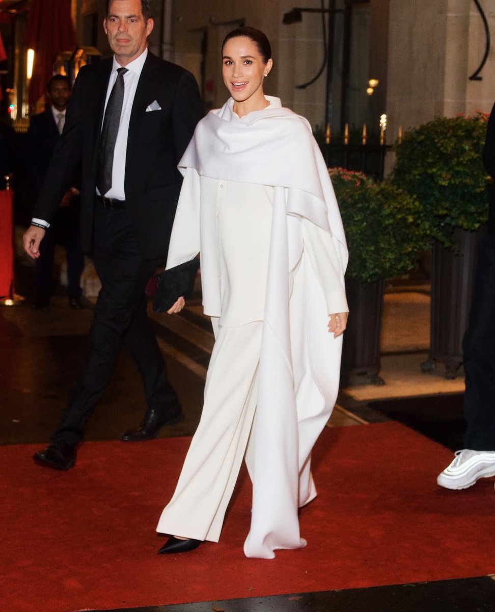 LyleSckeepers's tweet photo. Throwback! 

Meghan, Duchess of Sussex in Paris🤍 https://t.co/QHq8YqxtvZ