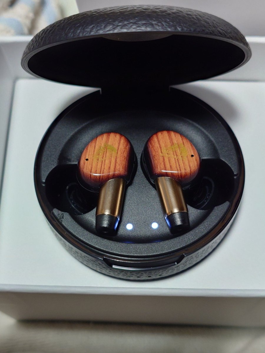 今日は前から気になってたVICTORのWOOD MASTERを買った、因みに値引き