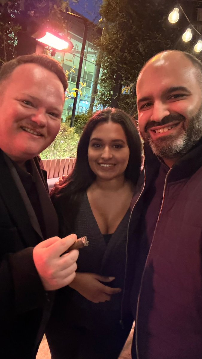 London Cigar Smoker tweet media