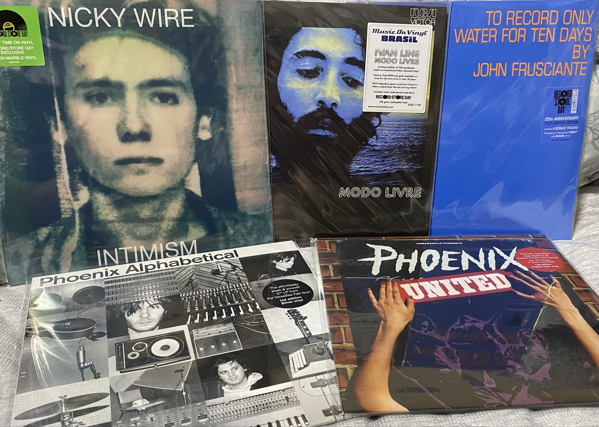 syun250's tweet photo. その後買い足しました。。
本当に怖いレコードマジック😱
計20枚よ…

#Nickywire 
#ivanlins 
#Johnfrusciante 
#phoenix 

#レコードストアデイ 
#recordstoreday 
#rsd26 #RSD2026 https://t.co/4QxkOzOpGk