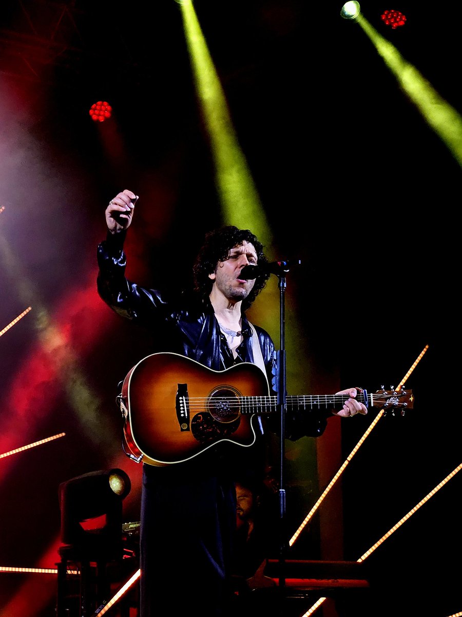 world_wolfes's tweet photo. "Perché la nostra casa è dove siamo insieme."
- Fabrique Milano, 12/05.

#ermalmeta https://t.co/REuLj540P2