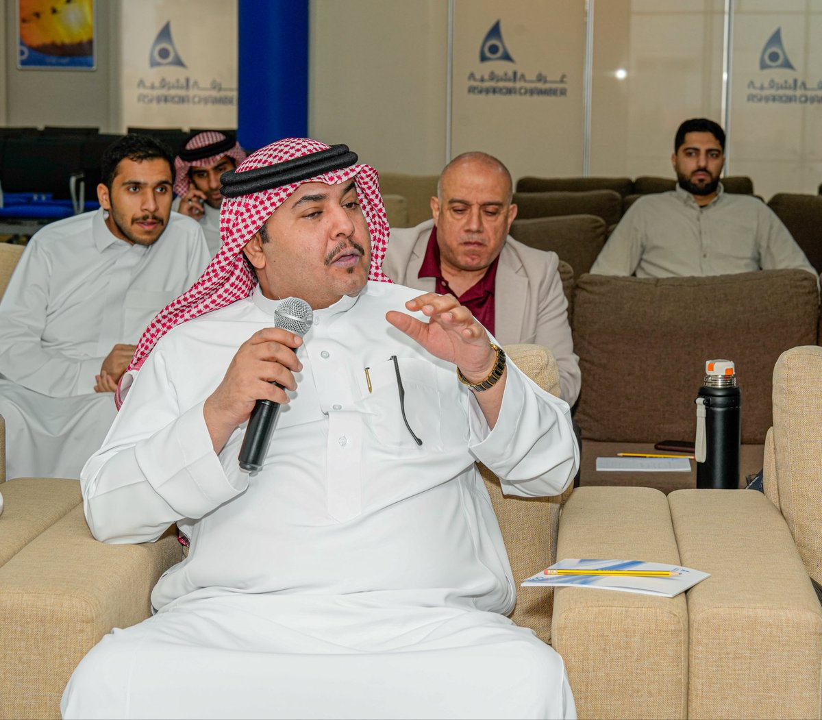 AsharqiaChamber's tweet photo. تحدث في الورشة رئيس الاستشارات الفنية بالمواصفات السعودية م. فايز السياف وبمشاركة كبير مراجعي أنظمة الادارة الجودة والسلامة والصحة المهنية والبيئية (فحص) م. عبدالرحمن محمد https://t.co/WUQ16pajqP