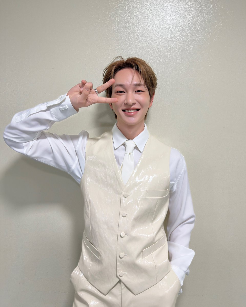 ONEW tweet media