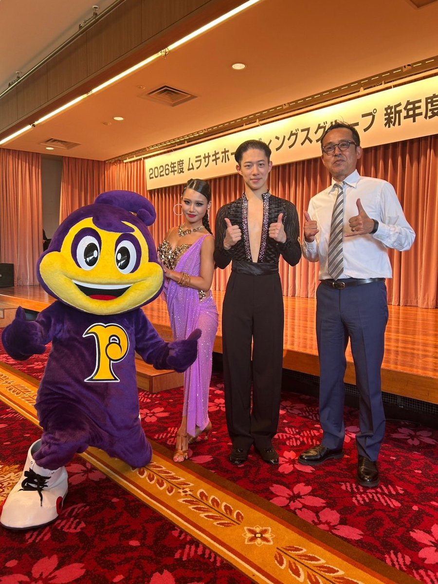 akihisha315's tweet photo. ムラサキスポーツさんの新年度会で社交ダンスを披露させていただきました！

普段なかなか見る機会の少ない社交ダンスを、たくさんの方に見ていただけて本当に嬉しかったです。
温かく迎えてくださったスタッフの皆さま、足を止めて見てくださった皆さま、ありがとうございました！ https://t.co/j7EnMSt9M1