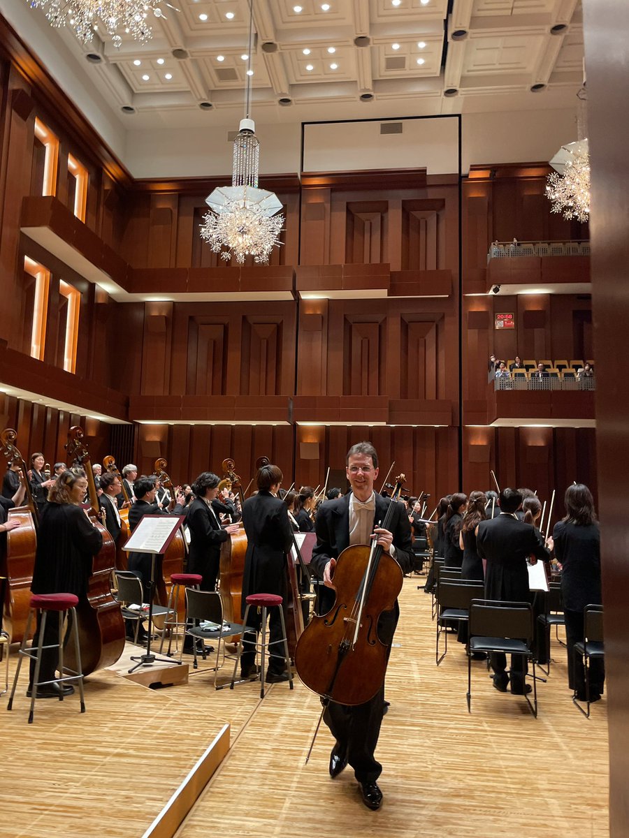 KyushuSymphony's tweet photo. 万雷の拍手の中、第439回定期終演！ご来場を誠にありがとうございました！
次の定期演奏会は、6/12(金)です♪
https://t.co/G7m5PTdCQs
#九州交響楽団
#九響 https://t.co/ZEq54mehX8