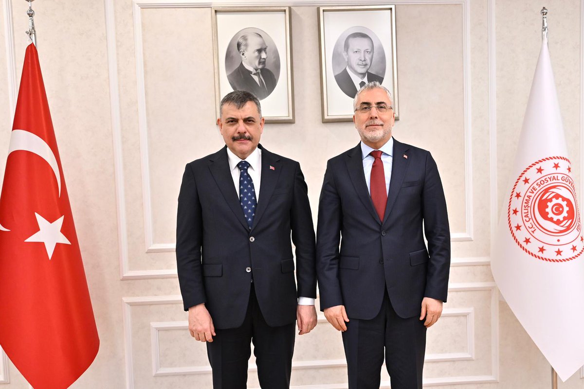 mustafaciftcitr's tweet photo. Çalışma ve Sosyal Güvenlik Bakanımız Prof. Dr. Sayın Vedat Işıkhan’ı ziyaret ederek verimli bir görüşme gerçekleştirdik.

Çalışma hayatı ve vatandaşlarımızın refahını önceleyen hizmet anlayışı üzerine kapsamlı değerlendirmelerde bulunduk.

Nazik ev sahipliği için Sayın Bakanımıza teşekkür ediyor, aziz milletimize hizmet yolunda yürüttüğümüz çalışmaların hayırlara vesile olmasını diliyorum.