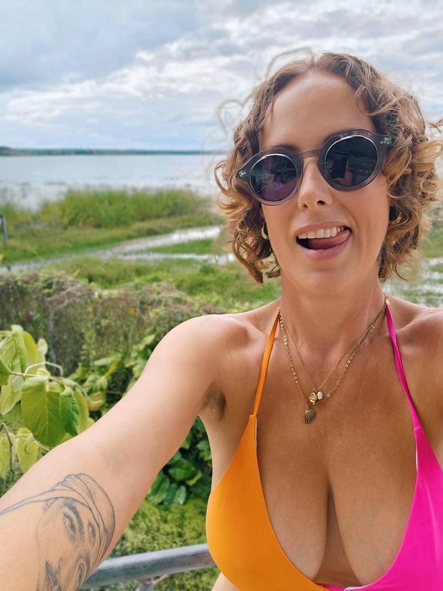 SingleMomxX's tweet photo. Can I suck your dick? https://t.co/Uhy4BhLqqS