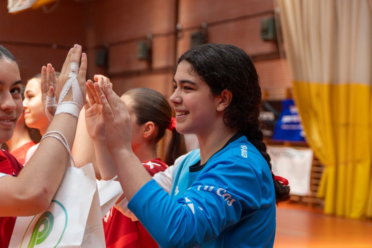 odiseabm's tweet photo. 💪 Las jugadoras odiseas Jimena Alonso y Elena Pérez han sido convocadas por la Selección de Castilla y León Infantil de balonmano playa

¡Enhorabuena chicas! https://t.co/hngv8GG5pB