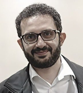 LoabatK's tweet photo. امروز دقیقاً ۱۰۰ روز از قتل ناجوانمردانهٔ #مسعود_مسجودی گذشته…  
و فقط ۲۲ روز تا دادگاه مونده.

۱۰۰ روز درد برای مادری که پسر عزیزشو با هزار امید بزرگ کرد، برای خواهرایی که هنوز باورشون نمیشه صدای برادرشون برای همیشه خاموش شده باشه.

مسعود فقط یه آدم عادی که برای زندگی بهتر مهاجرت کرده باشه نبود، یه نخبهٔ شریف و جسور بود که دنبال حقیقت رفت، حتی وقتی می‌دونست براش هزینه داره.  
تا بالاترین مدارج تحصیلی رفت، زندگیشو گذاشت پای افشای فساد و رابطه‌های پشت‌پردهٔ سپ.اه تو کانادا، رد پای بعضی چهره‌های به‌ظاهر مخالف جمهوری اسلامی و شبکه‌های مشکوک خارج کشور رو پیدا کرد، افشا کرد و به دادگاه کشوند.

بارها تهدیدش کردن…  
و درست قبل از یه دادگاه مهم، همونایی که از حقیقت می‌ترسیدن، عذابش دادن و کشتنش.

چه دستایی پشت این دو قاتل بودن و اونا رو تا آخر خط جلو بردن؟
چه کسایی بهشون قول حمایت و وکلای گرون‌قیمت دادن؟  
چه کسایی از خاموش شدن صدای مسعود سود می‌بردن؟

ما بی‌صبرانه منتظر اجرای عدالتیم.  
نمیذاریم مسعود، که تو غربت و دور از خانوادش بود، فراموش بشه.  
دولت کانادا موظفه برای کسی که تنها جرمش افشای حقیقت بود، عدالتو اجرا کنه.
صدای مسعود خاموش نمیشه.
#دادخواهی_مسعود_مسجودی