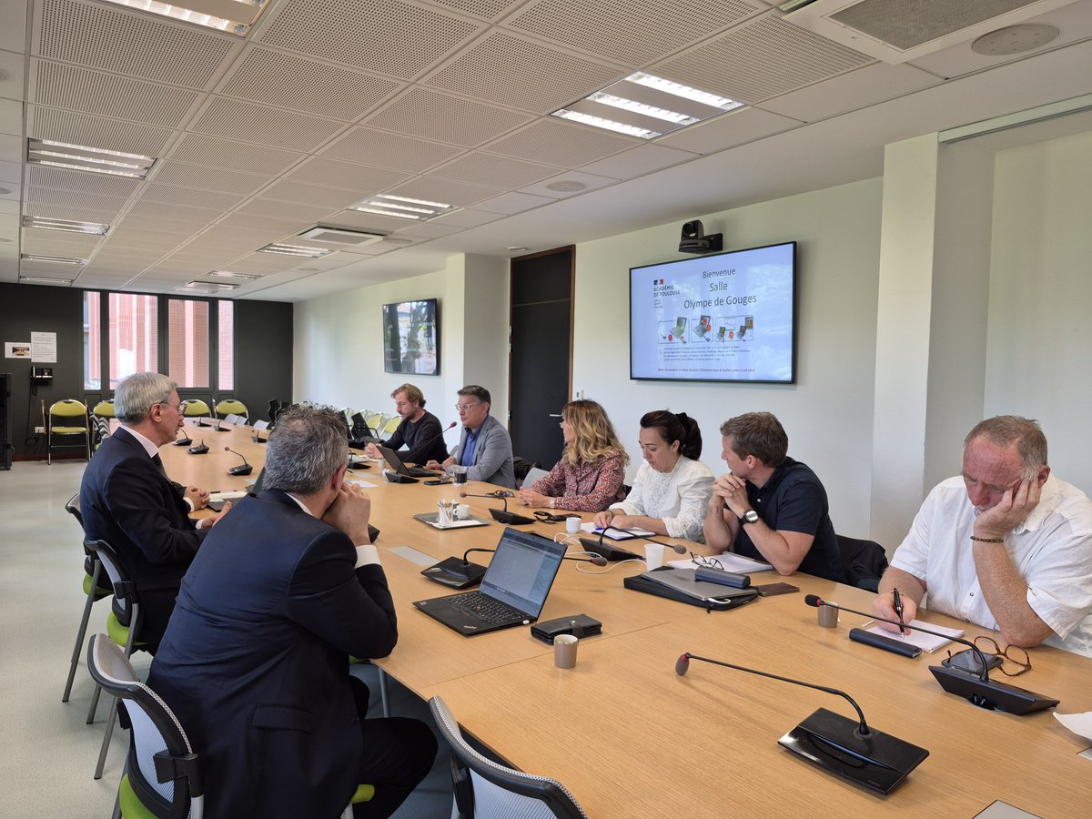 DSDEN31's tweet photo. Bilan des observations de terrain de la délégation de l’@accorse, présente cette semaine dans la #HauteGaronne : 
🗣️ des temps d’échanges avec les pilotes des Territoires Éducatifs Ruraux
🤝 restitution : pilotage, actions partenariales, offre pédagogique et éducative https://t.co/fHzpYFeDWx