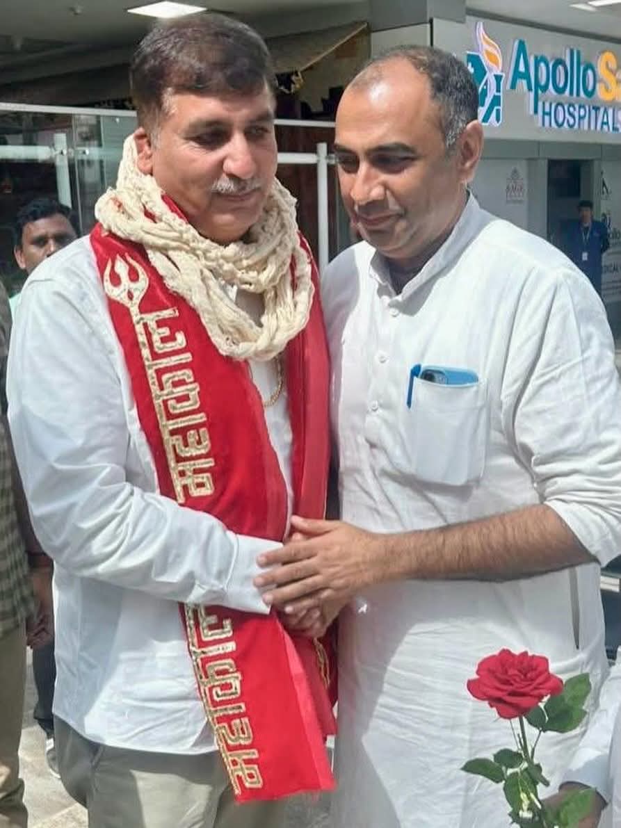 AmbavatiyaAnkit's tweet photo. मध्य प्रदेश कांग्रेस के प्रभारी, आदरणीय हरीश चौधरी जी को जन्मदिन की हार्दिक बधाई एवं मंगलमय शुभकामनाएँ!

आपका सादगीपूर्ण व्यक्तित्व, जनसेवा के प्रति समर्पण और संगठन को सशक्त बनाने का सतत प्रयास हम सभी के लिए प्रेरणास्रोत है।
@iPriyavratSingh @Barmer_Harish @INCMP https://t.co/Z0VD5yhDTN
