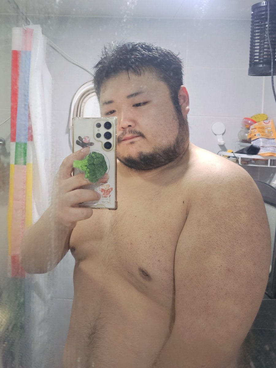 potatousbear's tweet photo. 다시 짧머할까
이게 5개월 전인데 지금이랑 몸 차이 생각보다 크네 https://t.co/pUCvMq7WwI