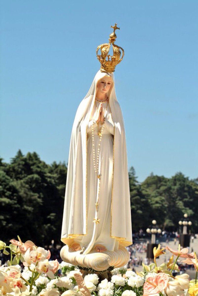 Santa_Palabra's tweet photo. Hoy celebramos el día de Nuestra Señora de Fátima, también conocida como Nuestra Señora del Rosario. Es Patrona de Portugal, y en sus apariciones pidió que oráramos por la conversión de los pecadores y por la paz del mundo. https://t.co/lGF5aop82D