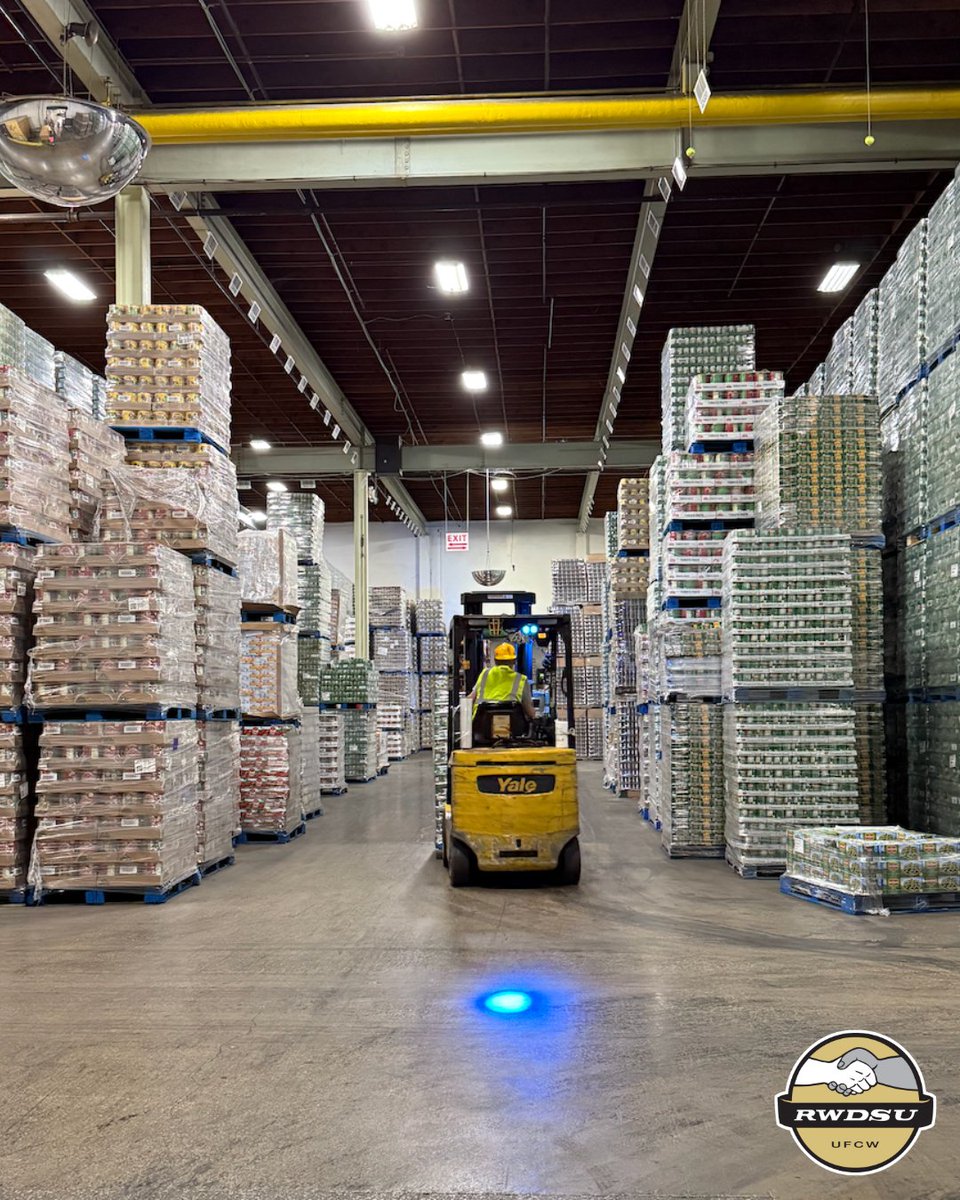 RWDSU's tweet photo. #StewardSpotlight: A huge thanks to the stewards making sure heat safety protocols are followed in the warehouses and shops today! 🫡☀️ #HeatSafety #UnionProud #SummerWorkers https://t.co/7dW7EIJj1t