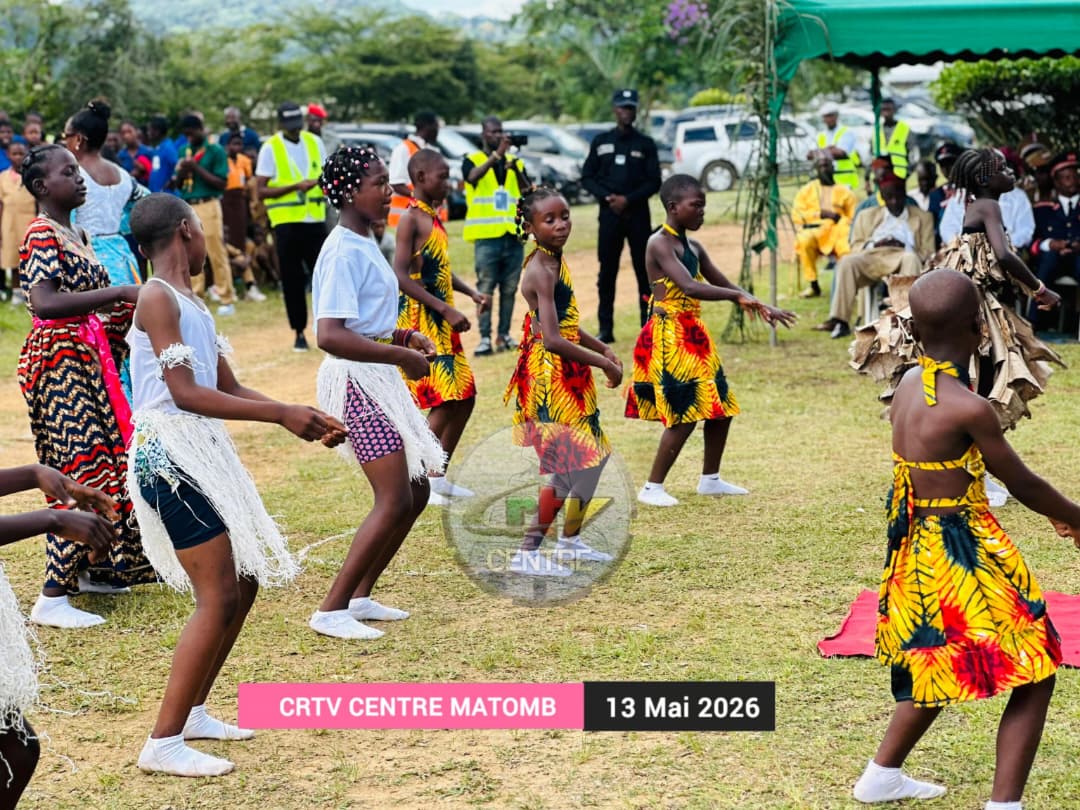 CRTV_web's tweet photo. Matomb, au cœur de la Région du Centre , ce mercredi 13 mai 2026, avec le lancement dans cette localité du département du Nyong et Kelle , de la semaine de l’unité. Quelques clichés.
#UniteNationale
#CrtvCentre
#NationalDay2026
#Matomb https://t.co/Qrrrdot7mr