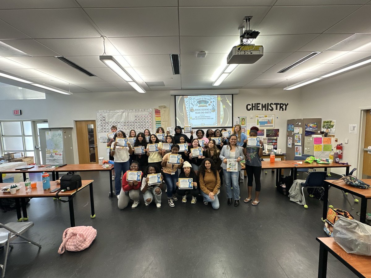 _ynntgle's tweet photo. It has always been a dream to see my students become published authors before they graduate HS &amp; since this is their very first time, I wanted to make the moment truly unforgettable by throwing them the book signing party they so deeply deserve.❤️
#ProudAuthors #PublishingParty https://t.co/WP1rEkidk3