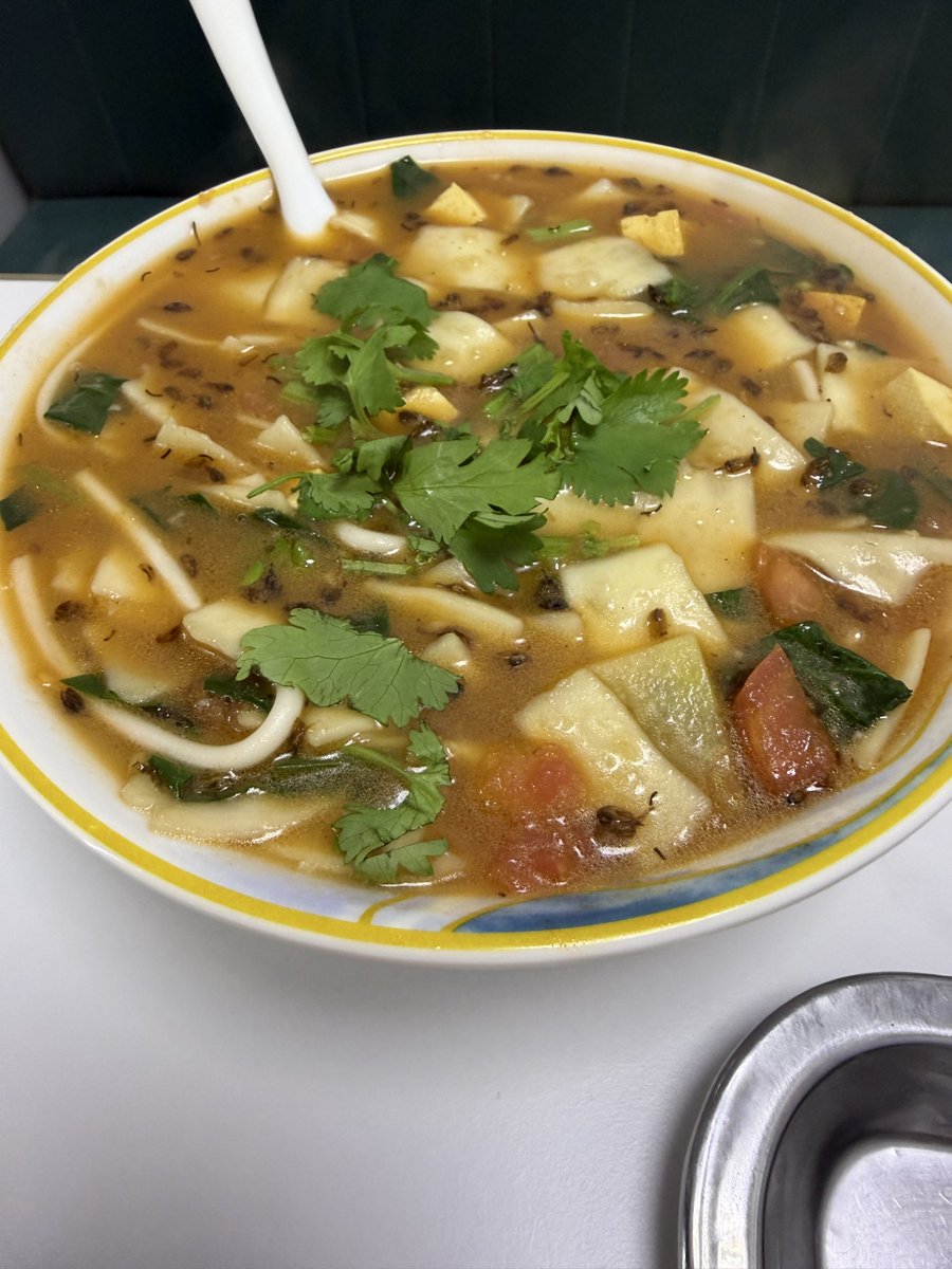 New_timesTruth's tweet photo. 到甘肃拍吃饭故事了！
今晚两个面片，20个羊肉串。这边羊肉串是蘸酱湿烤，跟青海很像。
一共80块人民币，12美元左右。
太好吃了 https://t.co/IkJAoz109B