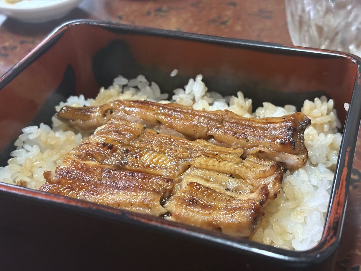 LinSkywalker65's tweet photo. すみません、明日のラスタ2.3部と夜寄席キャンセルとさせていただきます。
これは池袋の1500円の鰻です。 https://t.co/RAeOQlJHnK