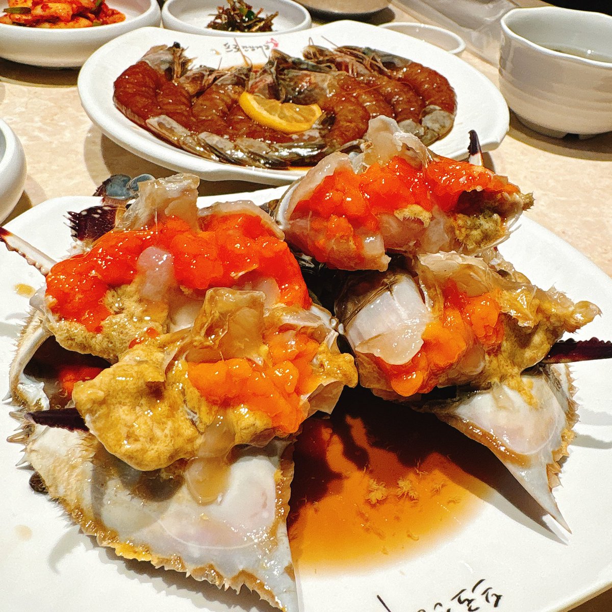 cotoco_yzk's tweet photo. 夜ごはん𓎩𓌉𓇋 
in韓国🇰🇷

人生初！のカンジャンケジャン🦀

このシルエットやばい😭🫶🏻🫶🏻

〆はもちろんご飯in🍚！！

. https://t.co/Q7XLAmqLBA