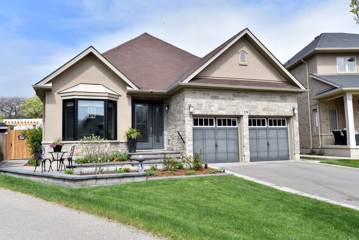 HLoveHamilton's tweet photo. #SuccessfullySold🏡 - Dyment Court, #Ancaster
Are you interested in buying, selling, or leasing? Contact HomeLoveHamilton@gmail.com 🖥️ or call 905-648-3000 ☎️
Visit HomeLoveHamilton(dot)com for more! 🤳
To view the link, click below:
👇
🔗 https://t.co/JewCiPGlwN 🤳 https://t.co/ZbNxFbGYnM