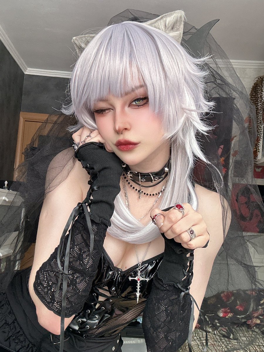 ErianDechart's tweet photo. Meow^^ #HonkaStarRail #ciphercosplay #goth https://t.co/FjKyjweUYf