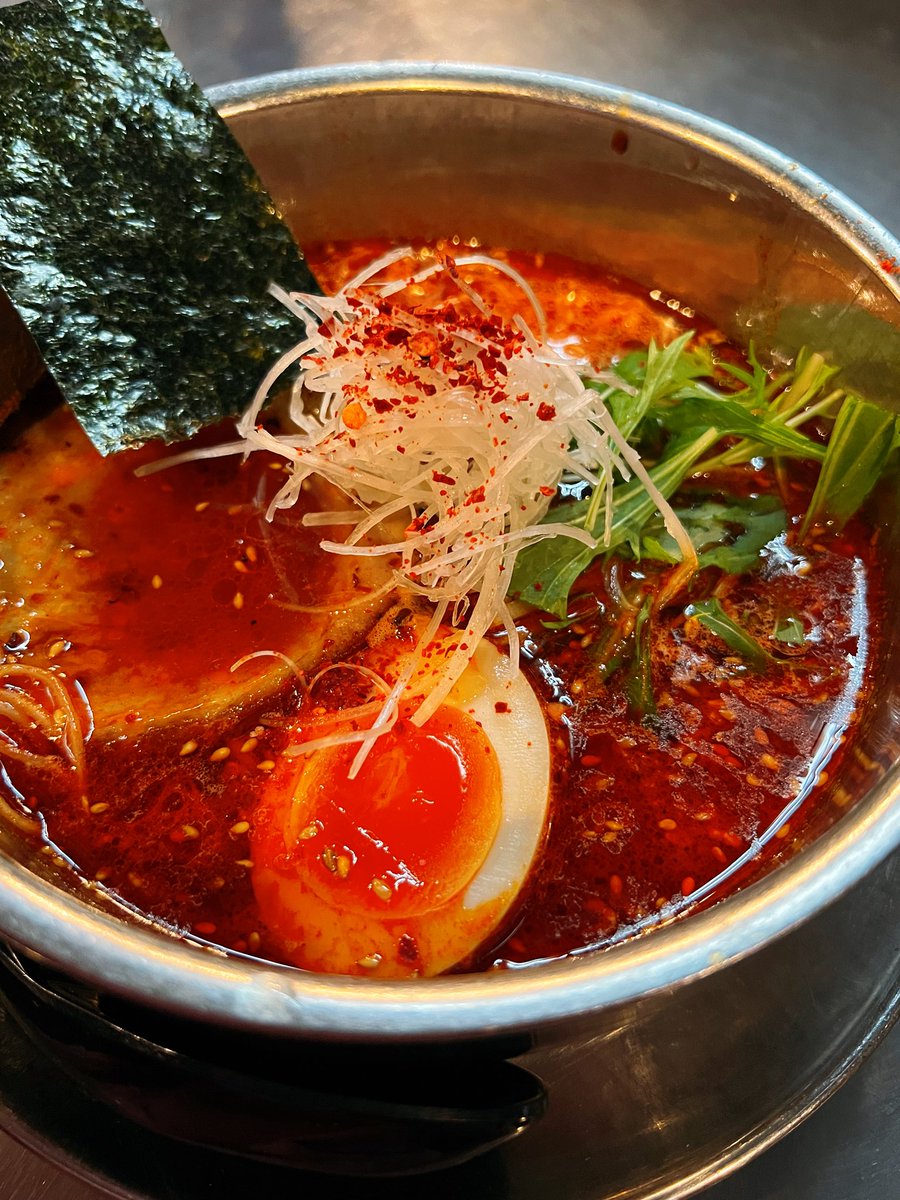 dekky_09's tweet photo. 厚木のZUND-BARさんで柚子辣湯麺を頂きました🍜
酸味と絡みのバランスが絶妙でいくらでも食べたくなりますね！
店内も落ち着いた雰囲気でとても過ごしやすいです✨️ https://t.co/svP5oejaSy