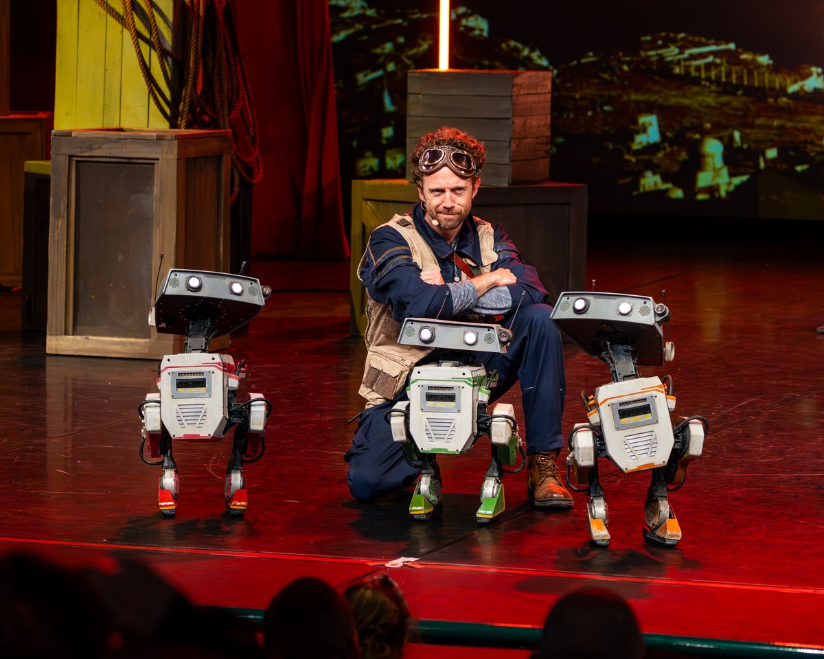 DisneyParis_EN's tweet photo. Are these the droids you're looking for? 💫
Meet the BDX droids, The Mandalorian &amp; Grogu in "BDX Droid Mission: An Unexpected Encounter" at the Videopolis Theater. https://t.co/dKLIRT7wxs