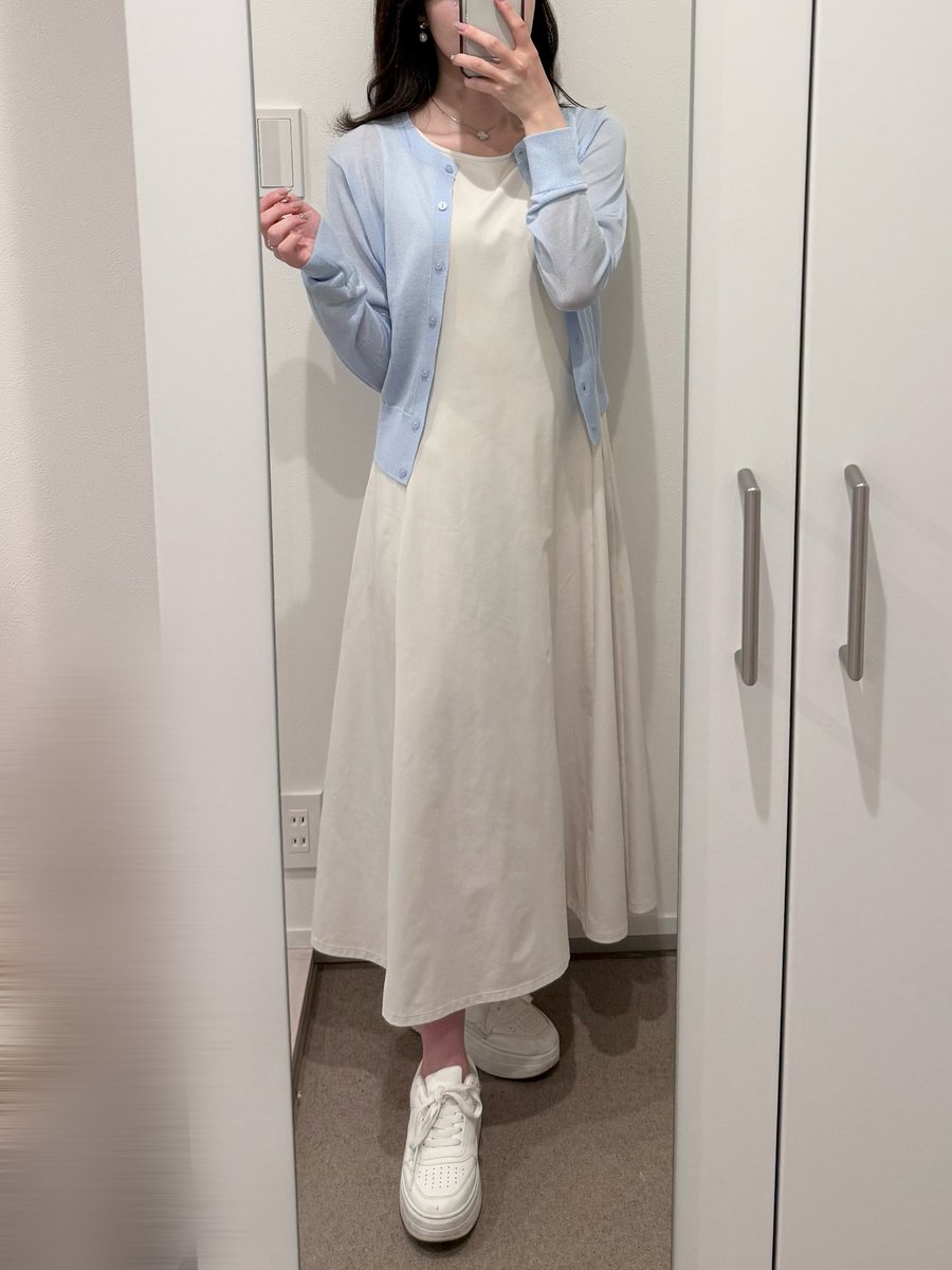_candy_75's tweet photo. 今の季節にぴったりな私も2色買いしたカーディガンが明日まで1,990円で買えちゃう‼️
ちなみに本日の通勤コーデはワンピもカーディガンもユニクロ❤️スニーカーはGU💙着心地も良すぎてお気に入り🪄︎︎◝✩ https://t.co/grfTl7TT4k