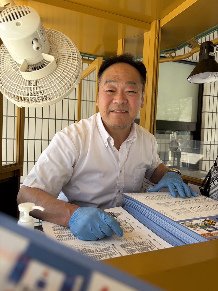hidepop1976's tweet photo. 大相撲5月場所観戦してきました！
朝日山親方と常盤山親方のもぎりからスタートして、佐渡ケ嶽親方トークショーに参加してきました。
大山親方(北勝富士関)、北陣親方(遠藤関)ご本人に手売りのチケット買いました。引退興行楽しみにしてます！
両国国技館はドリームランドでした✨
#大相撲5月場所 https://t.co/x1MW6GlmKH