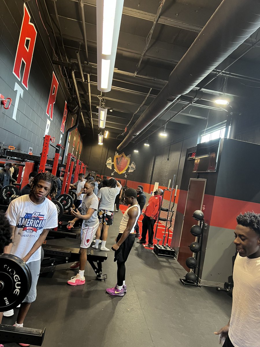 CoachCashJr's tweet photo. Off Season Work Matters⚔️ https://t.co/Q1xCKhdWkE
