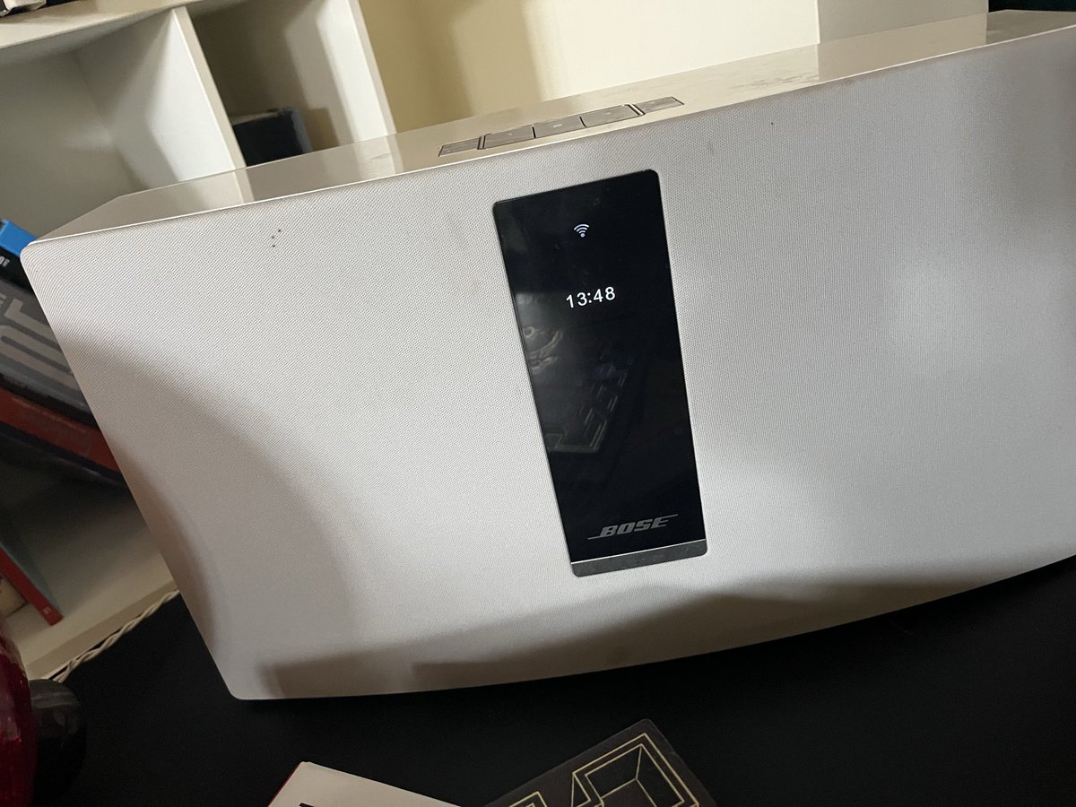 alainmazelle's tweet photo. Et voilà que BOSE décide de supprimer son cloud SoundTouch..tu achètes (cher) un system audio et tu finis avec deux enceintes Bluetooth...foutage de gueule @Bose https://t.co/1Gyj4784Yw