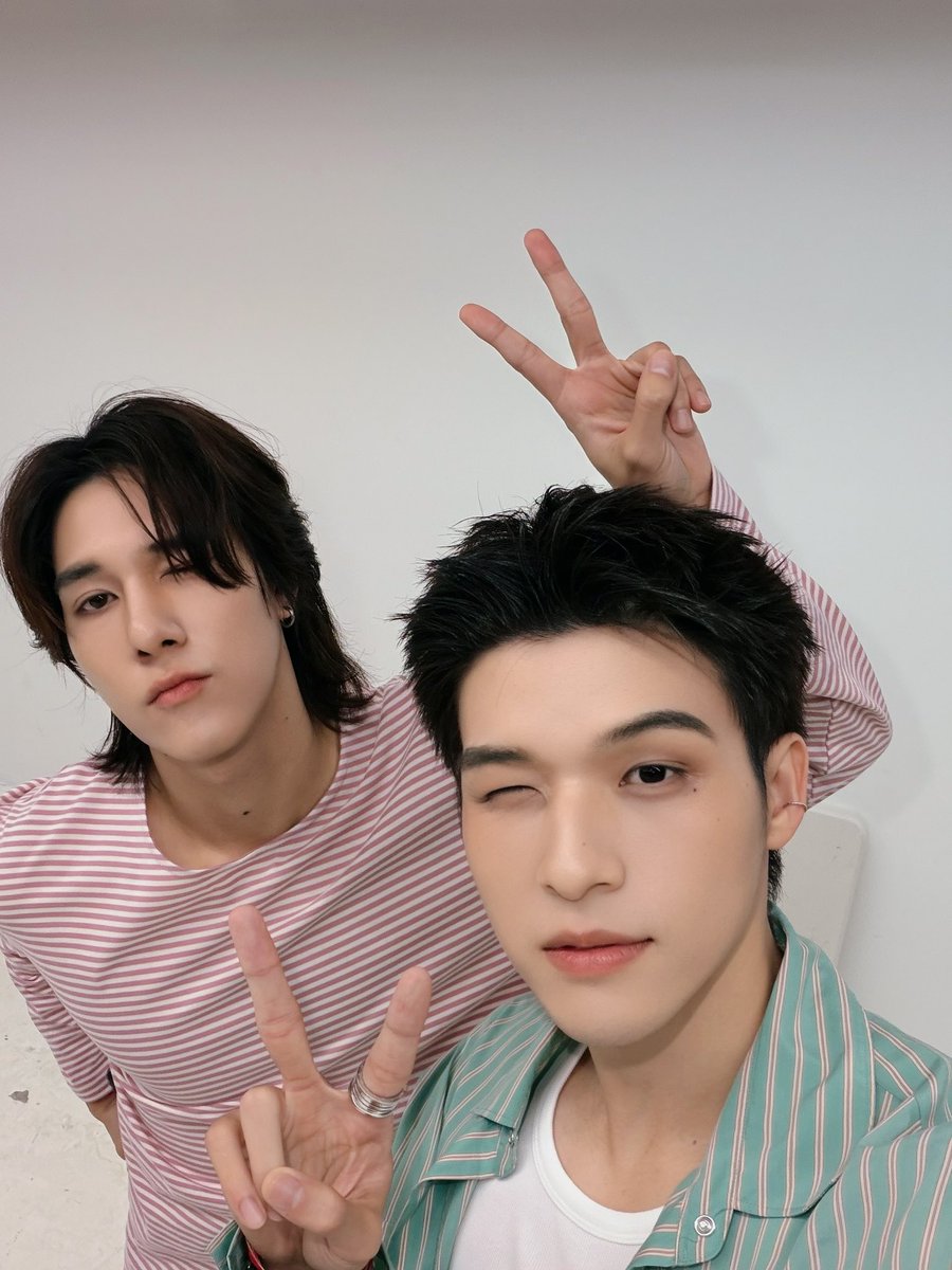 WU อู tweet media