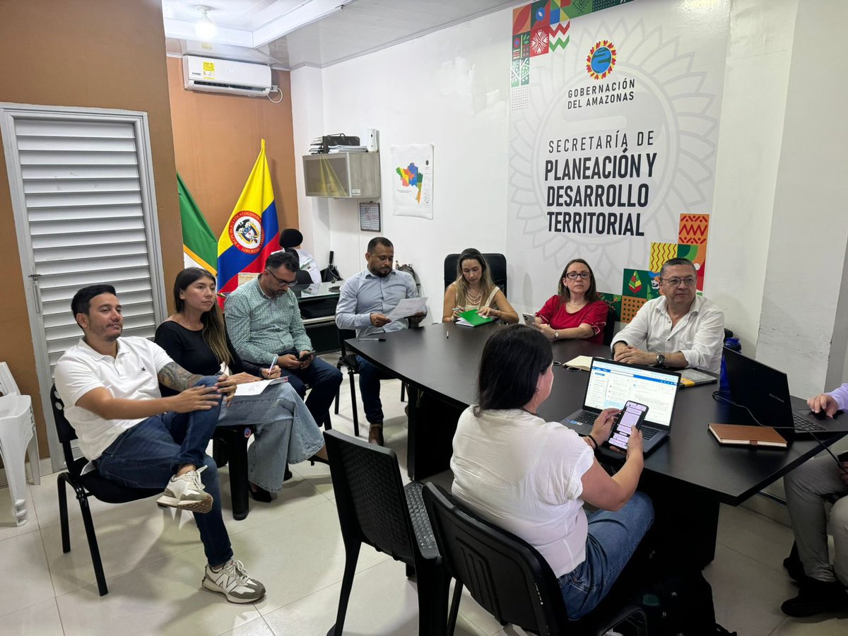 colombiacompra's tweet photo. Con el liderazgo de la secretaria general de @colombiacompra, Ana María Tolosa, se instaló Foro Departamental de Compras y Contratación Pública en el departamento de Amazonas, espacio de articulación entre el Gobierno y territorios para fortalecer gestión de los recursos públicos https://t.co/qTEfYq8w9m